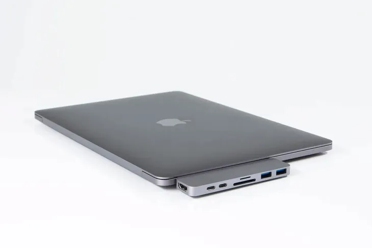 hyperdrive-thunderbolt-3-usb-c-hub-for-macbook-pro-silver-stan-nowy-waga-z-opakowaniem-0-3-kg