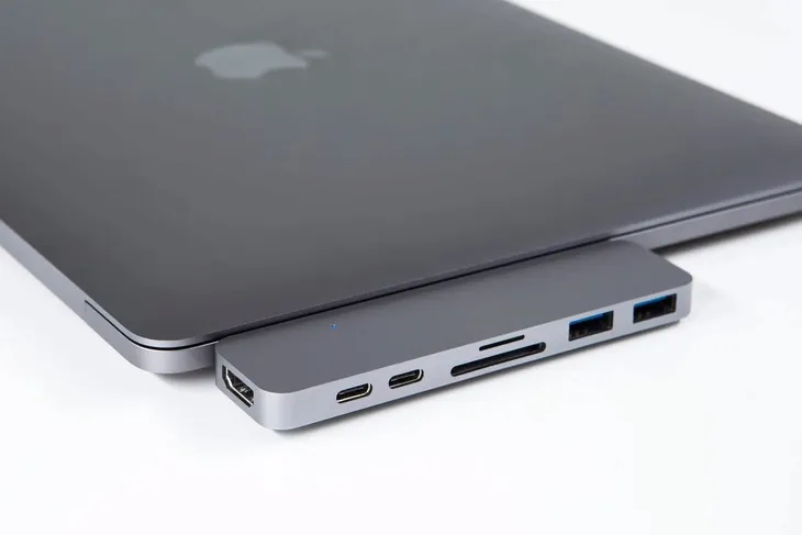 hyperdrive-thunderbolt-3-usb-c-hub-for-macbook-pro-silver-waga-z-opakowaniem-0-3-kg-stan-nowy