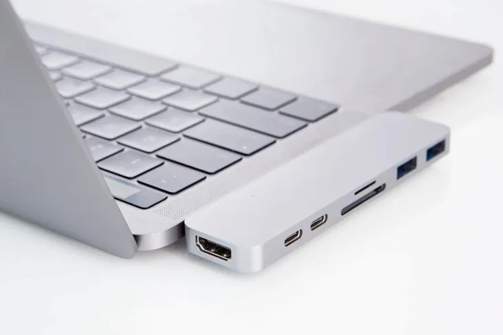 hyperdrive-thunderbolt-3-usb-c-hub-for-macbook-pro-silver-stan-nowy