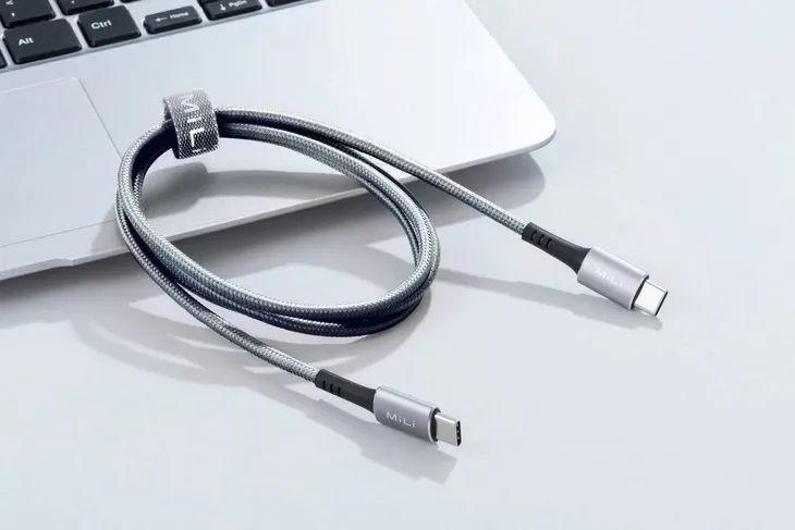 mili-usb-c-usb-c-kabel-stan-nowy-waga-z-opakowaniem-0-3-kg