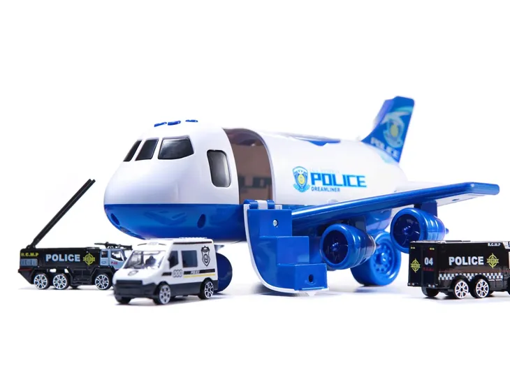 transporter-samolot-3-auta-policja