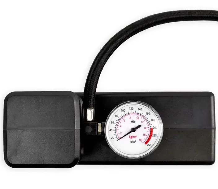kompresor-samochodowy-sprezarka-pompka-12v-220v-waga-z-opakowaniem-0-54-kg