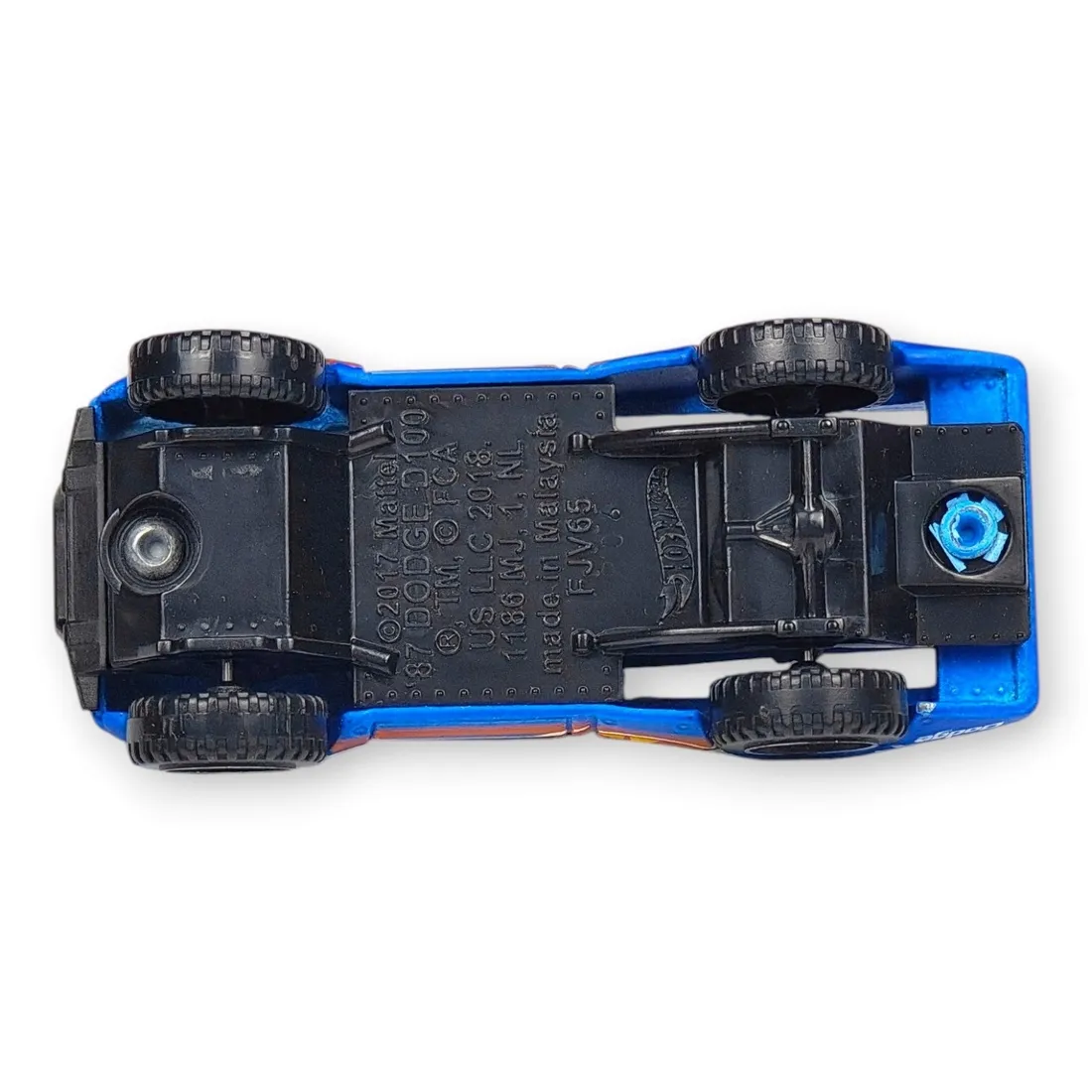 hot-wheels-87-dodge-d100-luzak-stan-powystawowy