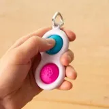 fat-brain-toys-babelki-simpl-dimpl-breloczek-marka-fat-brain-toys