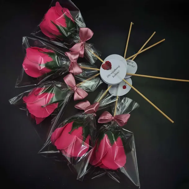 pachnaca-roza-mydlana-dzien-kobiet-nauczyciela-prezent