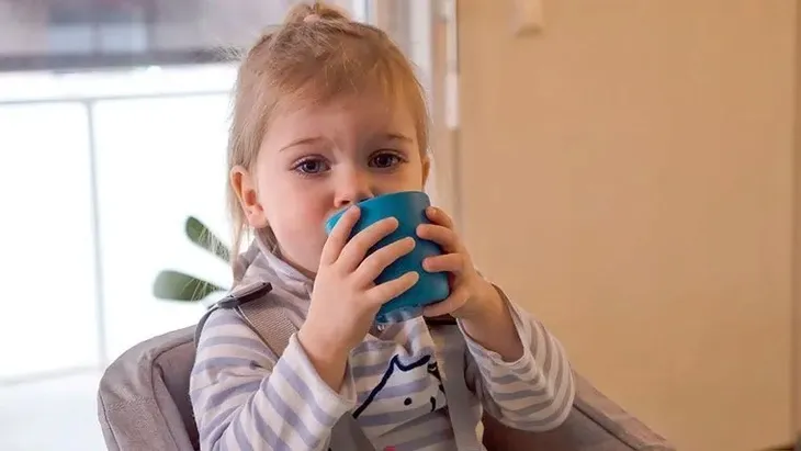 beaba-silikonowy-kubek-blue-stan-nowy-material-wykonania-silikon