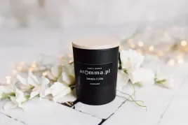 sojowa-swieca-jasmin-i-lilia-aromma-300-ml-50h-zapachu-wiosny-gratis