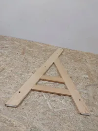 element-do-drewniane-krzeselko-hauck-alpha