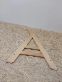 element-do-drewniane-krzeselko-hauck-alpha