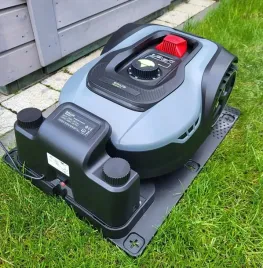 robot-koszacy-kosiarka-automatyczna-600-m2-stalco