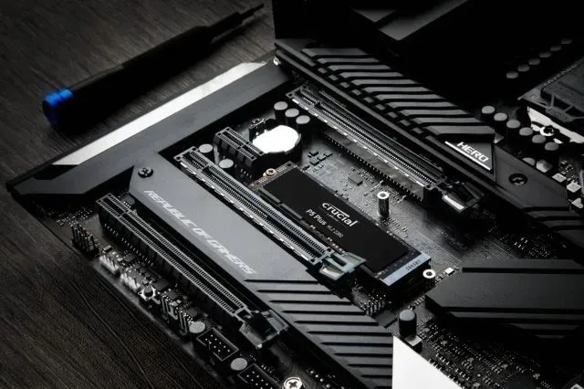dysk-ssd-crucial-p5-plus