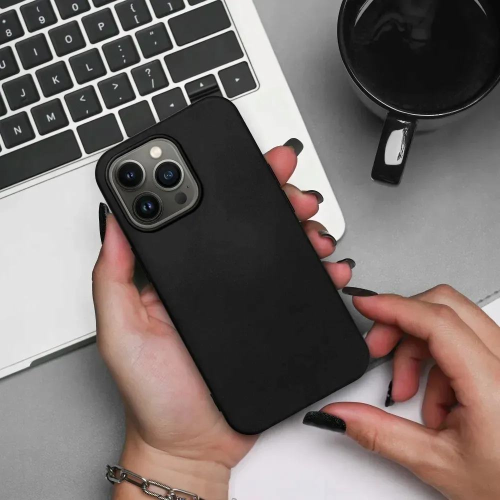 futeral-silicone-do-iphone-14-czarny