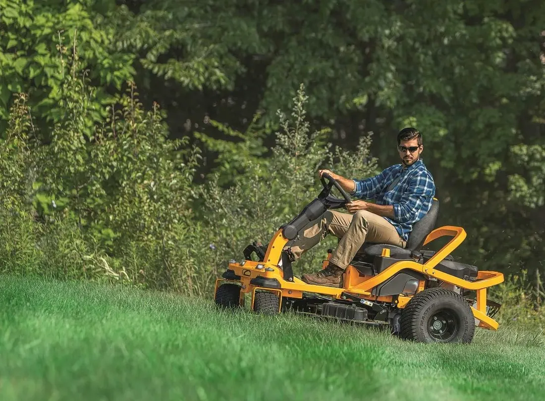 traktor-cub-cadet-thorx-679-cm3-107-cm-zero-turn