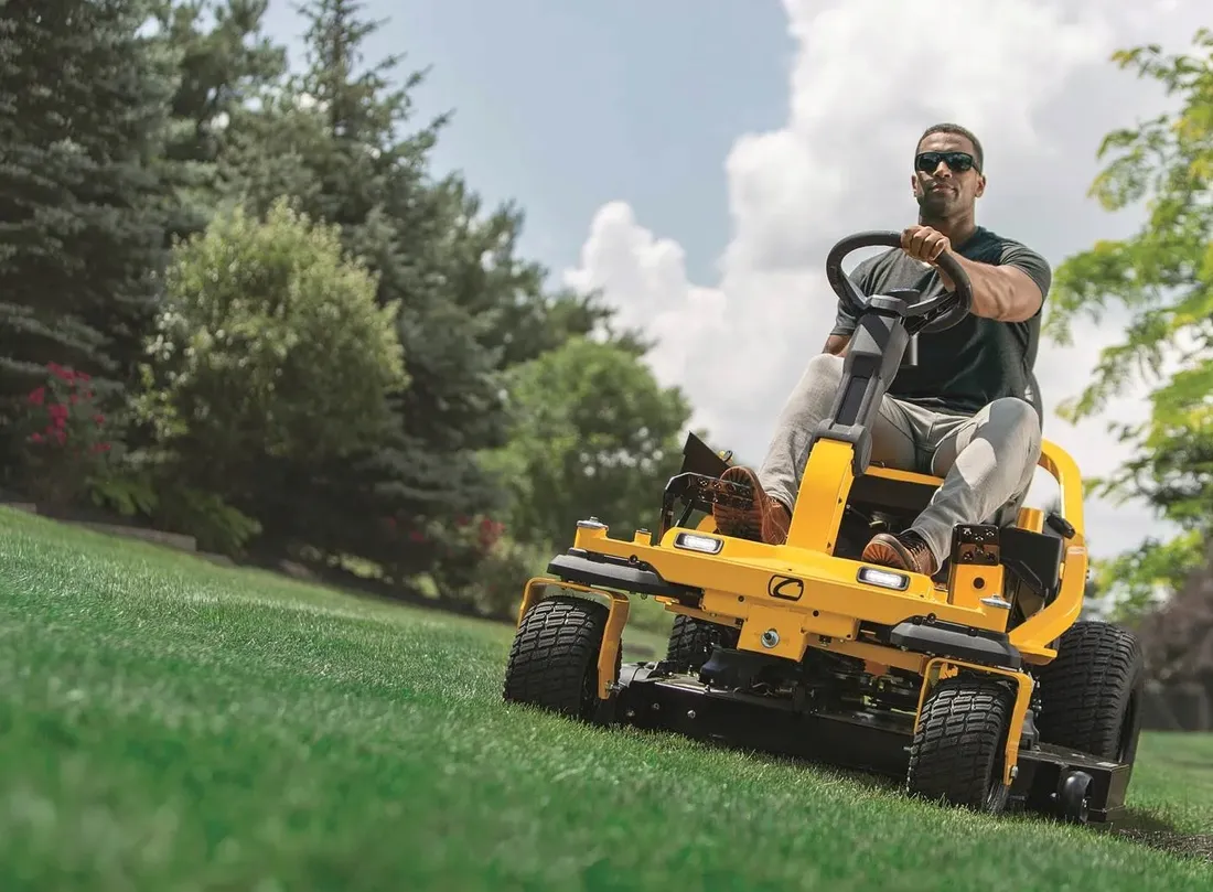 traktor-cub-cadet-thorx-679-cm3-107-cm-zero-turn