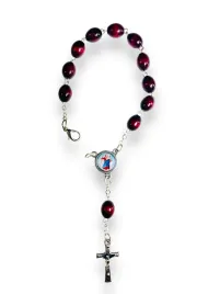 dziesiatka-rozanca-do-samochodu-bordowa