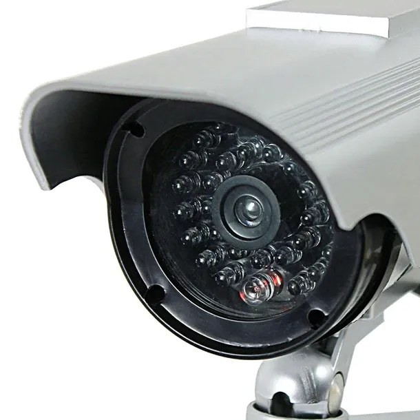 atrapa-kamery-solarna-kamera-migajaca-dioda-silver-kod-producenta-kamera-atrapa-ir-led-kamery-d2