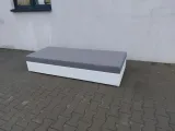 czarny-tapczan-hotelowy-typ-lozka-pojemnik-na-posciel-otwierany-do-gory-stan-nowy