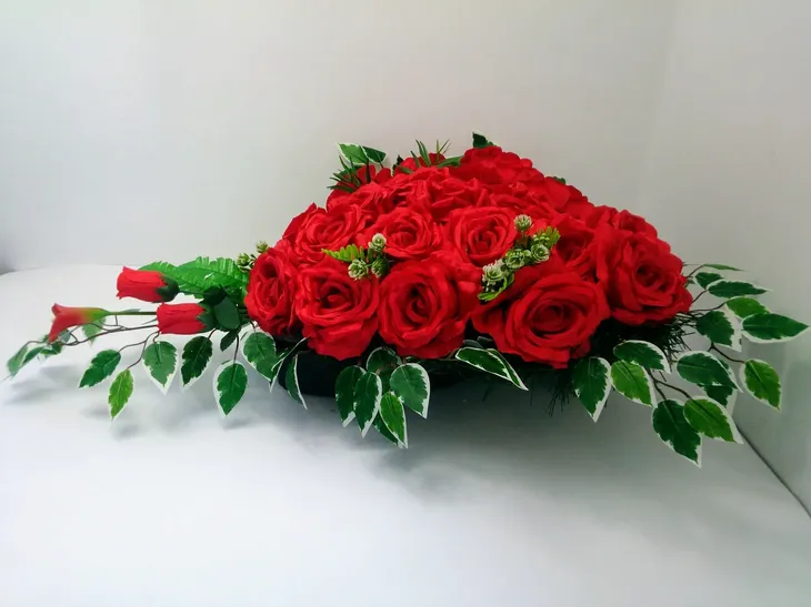 stroik-na-grob-serce-czerwone-roze-660-stan-nowy