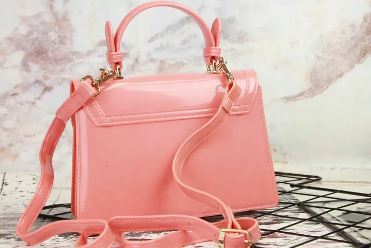 torebka-damska-na-ramie-material-dominujacy-inny