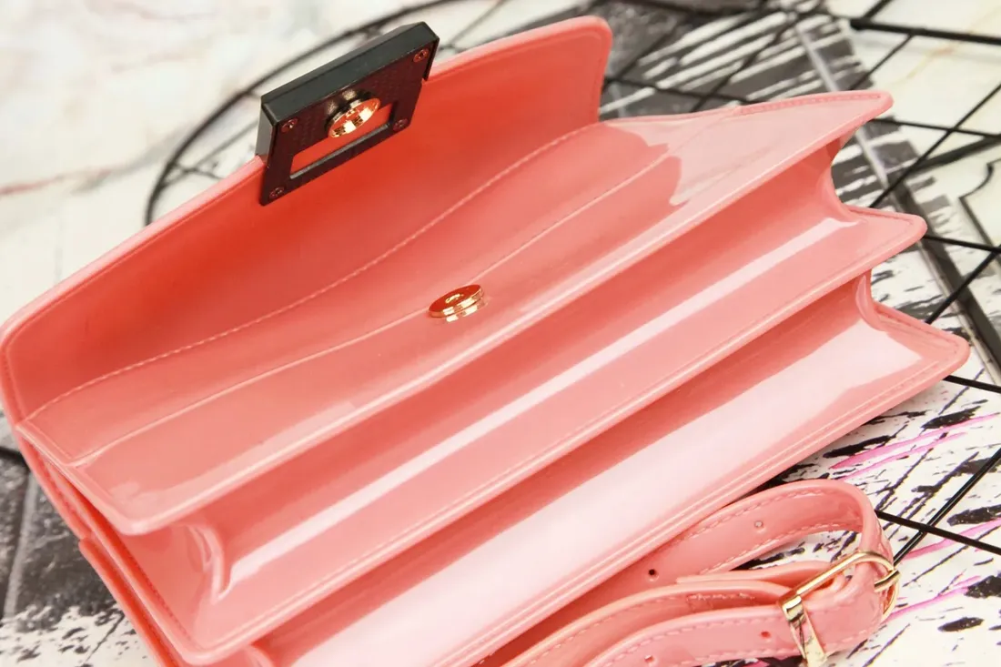 torebka-damska-na-ramie