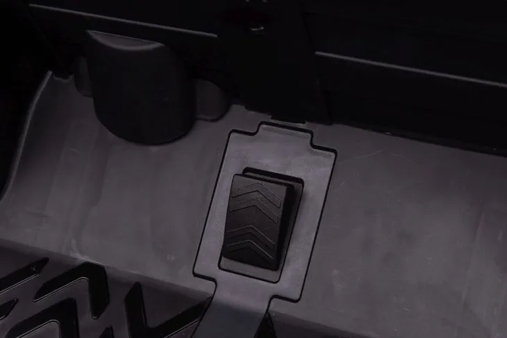 auto-na-akumulator-jc222-czerwone-marka-lean-cars-kolor-czerwony