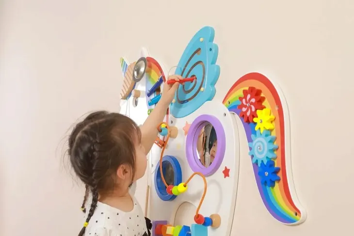 panel-scienny-teczowy-jednorozec-rodzaj-tablica-manipulacyjna