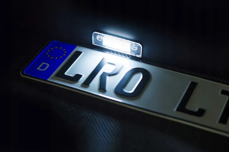 podswietlenie-tablicy-led-oe-style-bmw-6-e63-e64-producent-czesci-einparts-automotive