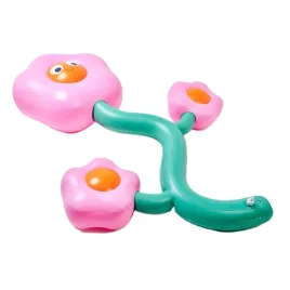 sunnylife-dmuchany-zraszacz-poppy-the-peach-kwiatuszek-225-78-cm-pastel