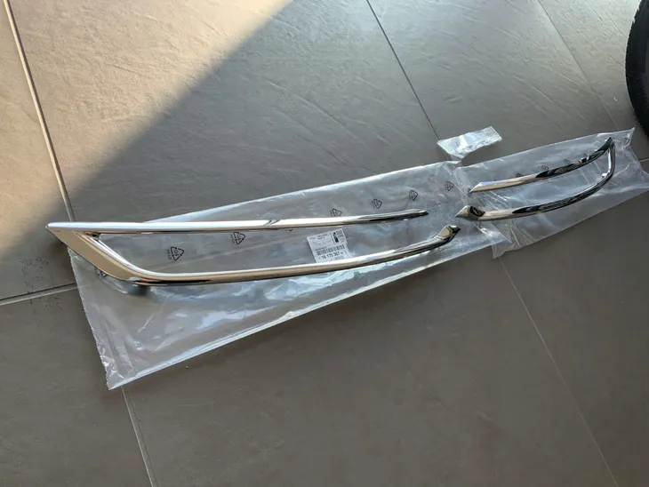 oryg-listwa-chrom-lewa-prawa-zderzaka-przod-citroen-c4-picasso-1617536780-strona-zabudowy-lewe-prawe