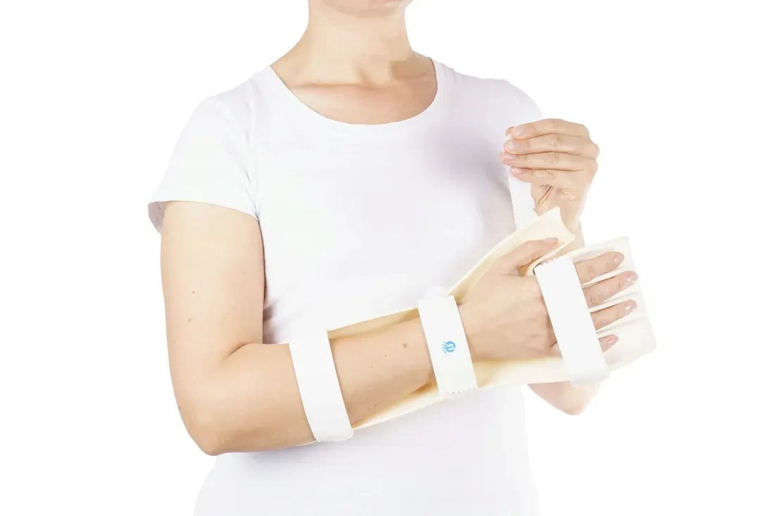 nocna-orteza-reki-szyna-odciazajaca-nadgarstka-stan-nowy