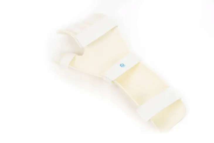 nocna-orteza-reki-szyna-odciazajaca-nadgarstka-rodzaj-orteza-nadgarstka