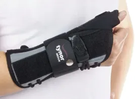 stabilizator-nadgarstka-dloni-obejmujacy-kciuk-e44