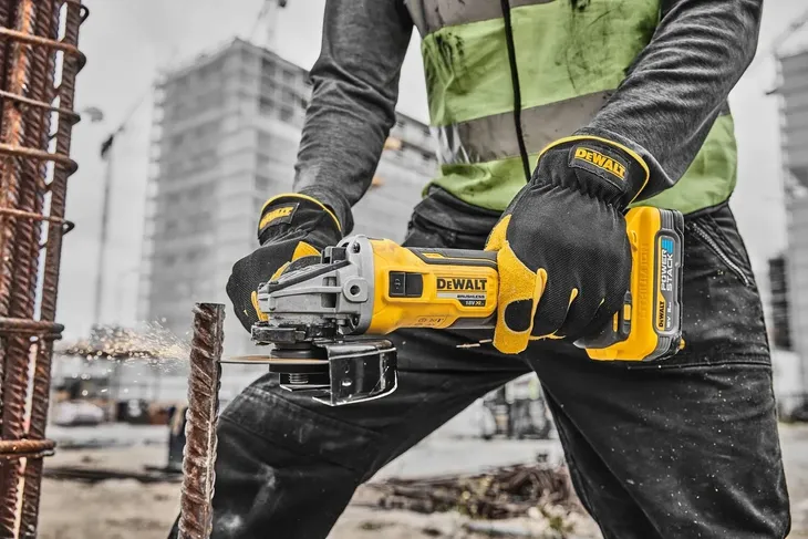 dewalt-szlifierka-katowa-18v-powerstack-dcg405h2t-maksymalna-moc-800-w