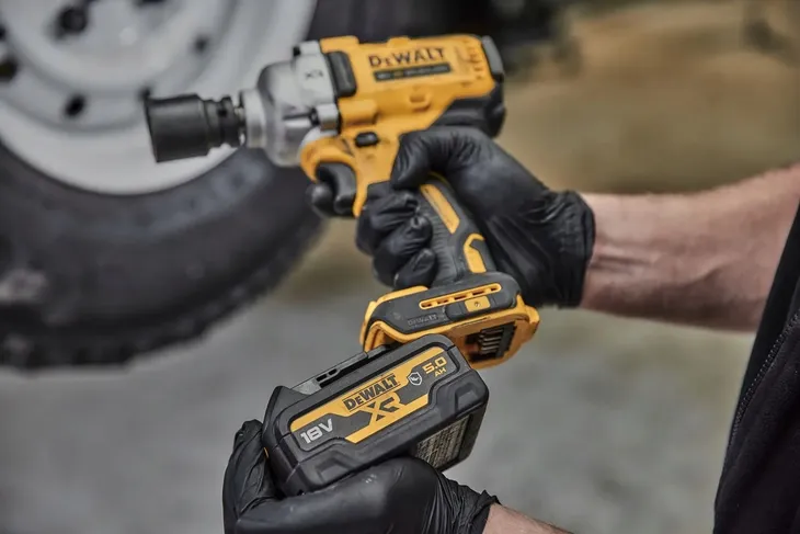 dewalt-klucz-udarowy-1-2-powerstack-dcf891h2t-predkosc-obrotowa-2000-rpm