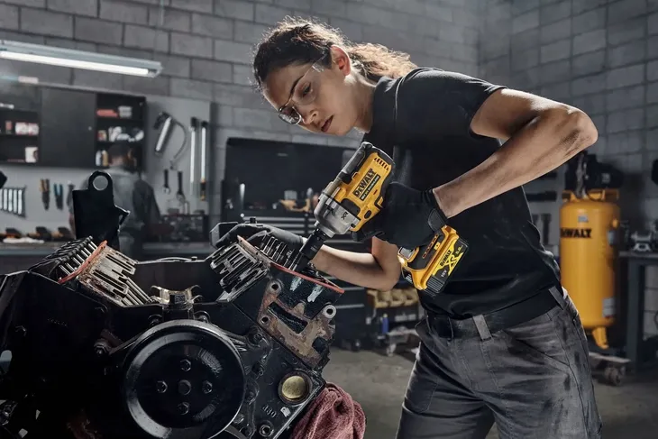 dewalt-klucz-udarowy-1-2-powerstack-dcf891h2t-pojemnosc-akumulatora-5-ah