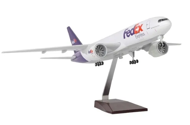 MODEL SAMOLOTU BOEING 777 FEDEX CARGO KOLEKCJONERSKA REPLIKA 47CM 1:157
