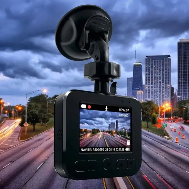 kamera-samochodowa-navitel-r300-gps-komunikacja-gps