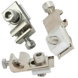 zacisk-uziemiajacy-z-nakretka-kwadratowa-a2-70-szyny-solarnej