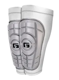 ochraniacze-pilkarskie-g-form-pro-s-compact-na-golen-nagolenniki-m-biale