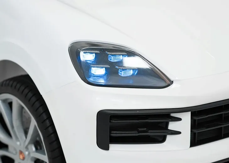 auto-porsche-cayenne-bialy-na-akumulator-dla-dzieci-gratisy-pojemnosc-akumulatora-7-ah