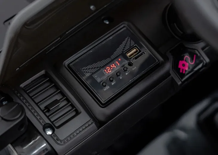 auto-terenowe-off-road-mountain-czarny-na-akumulator-dla-dzieci-gratisy-czas-ladowania-10-h