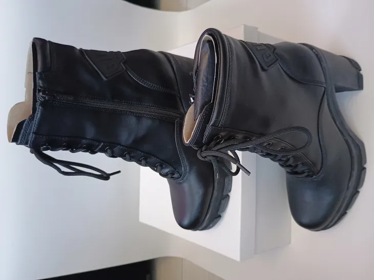 botki-guess-czarne-rodzaj-obcasa-inny