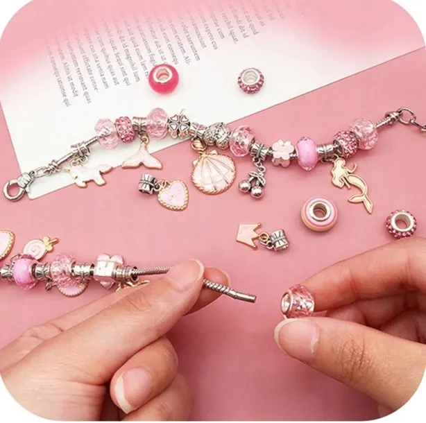 zestaw-prezentowy-stitch-torebka-dla-dziewczynki-bransoletki-dla-dzieci-nazwa-zestaw-bransoletek-dla-dzieci-torebka