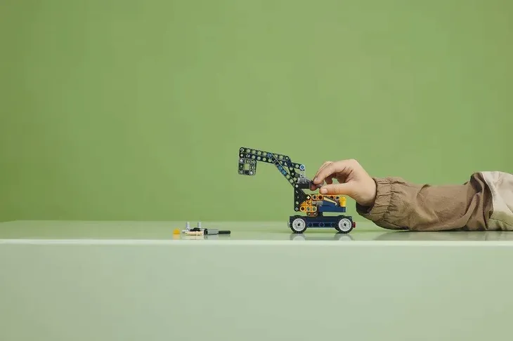 lego-technic-wywrotka-42147-stan-nowy-bohater-inny