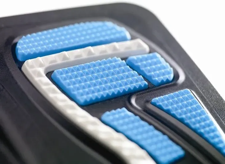podnozek-fellowes-energetyzujacy-stopy-komfort-pracy-ergonomia-wysokosc-produktu-100-cm