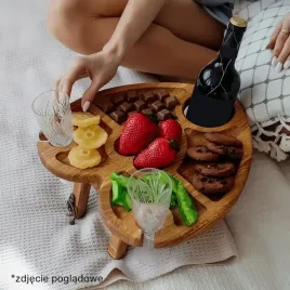 stolik-do-wina-i-przekasek-w-ksztalcie-serca-jasny-dab-grawer-gratis