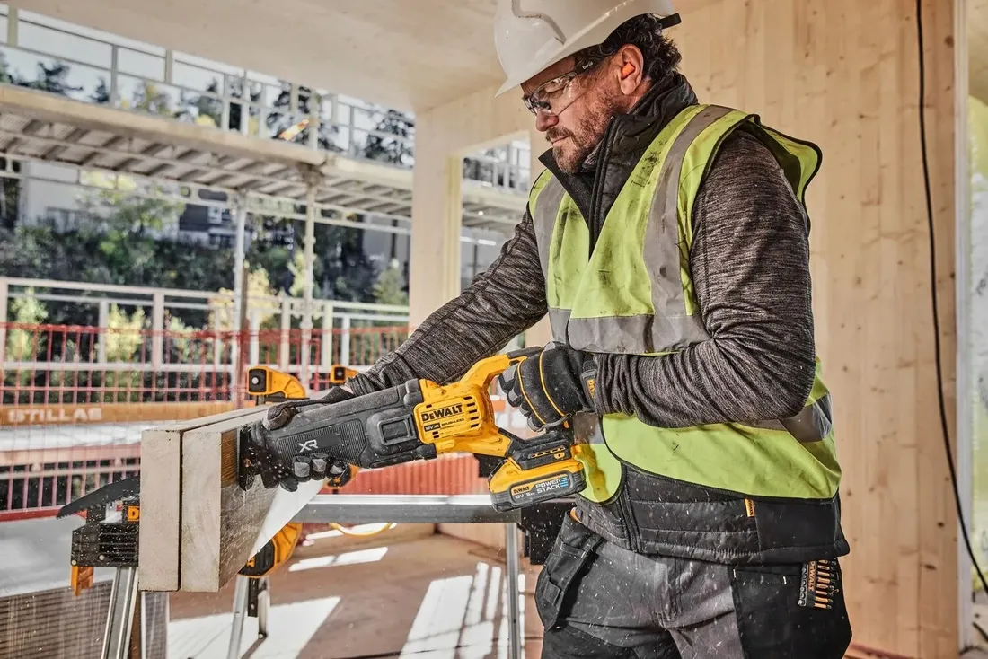 dewalt-pila-szablasta-18v-powerstack-dcs386h2t-stan-nowy