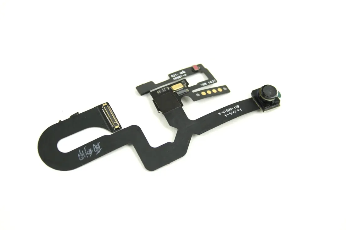 iphone-7-plus-aparat-przedni-kamera-tasma-sensor