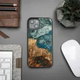 etui-bewood-unique-iphone-14-planets-ziemia-stan-nowy