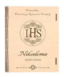 drewniane-pudelko-na-zdjecia-15x21-i-komunia-sw